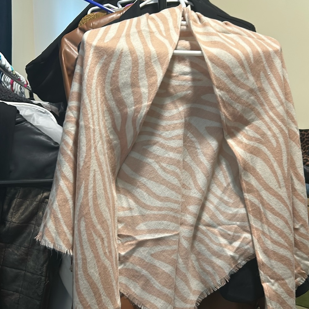 NWT ZEBRA PRINT SOFT SCARF